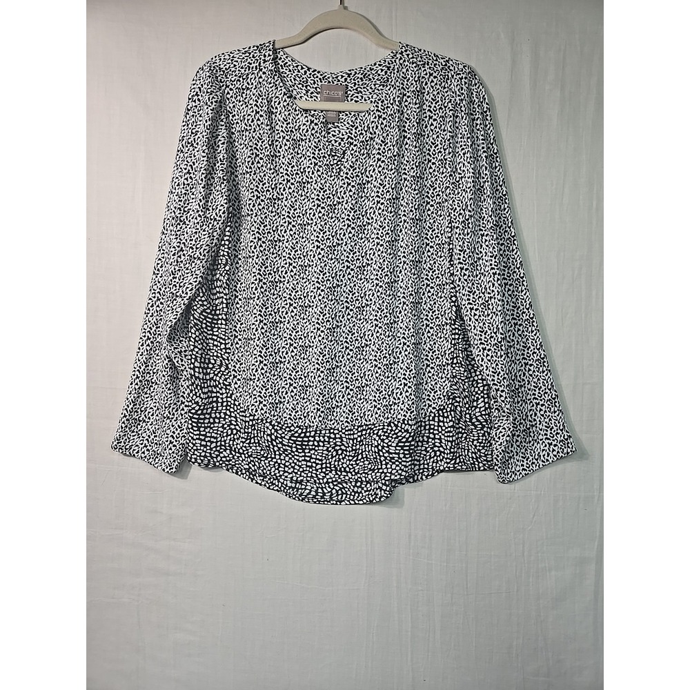 Chico's Animal Print Blouse Women's Sz 1 (M) V Neck Flowly Black White Long Slvs